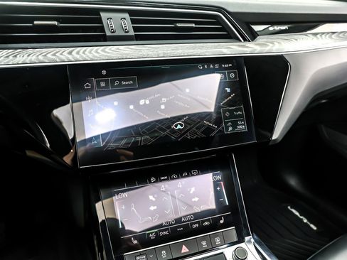 Used 2022 Audi e-tron Premium w/ Convenience Plus Package image 21
