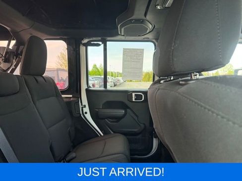 Used 2022 Jeep Wrangler Unlimited Sport AWD/4WD image 12