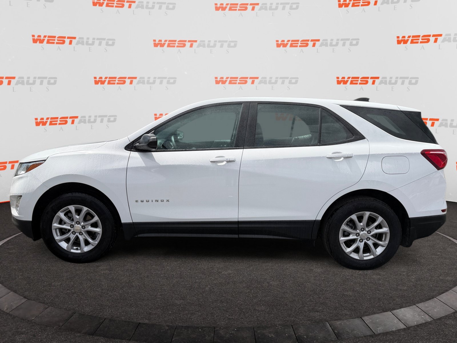 Used 2020 Chevrolet Equinox LS w/ LPO, Floor Liner Package AWD/4WD image 2