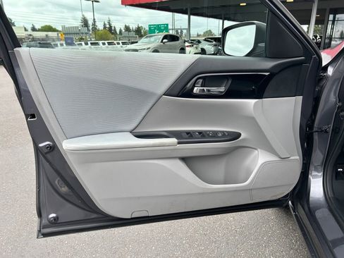 Used 2017 Honda Accord LX image 21