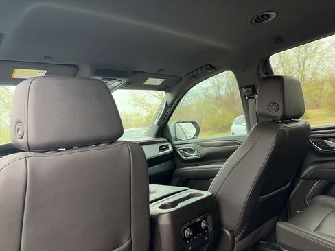 Used 2024 Chevrolet Tahoe Z71 w/ Luxury Package AWD/4WD image 30