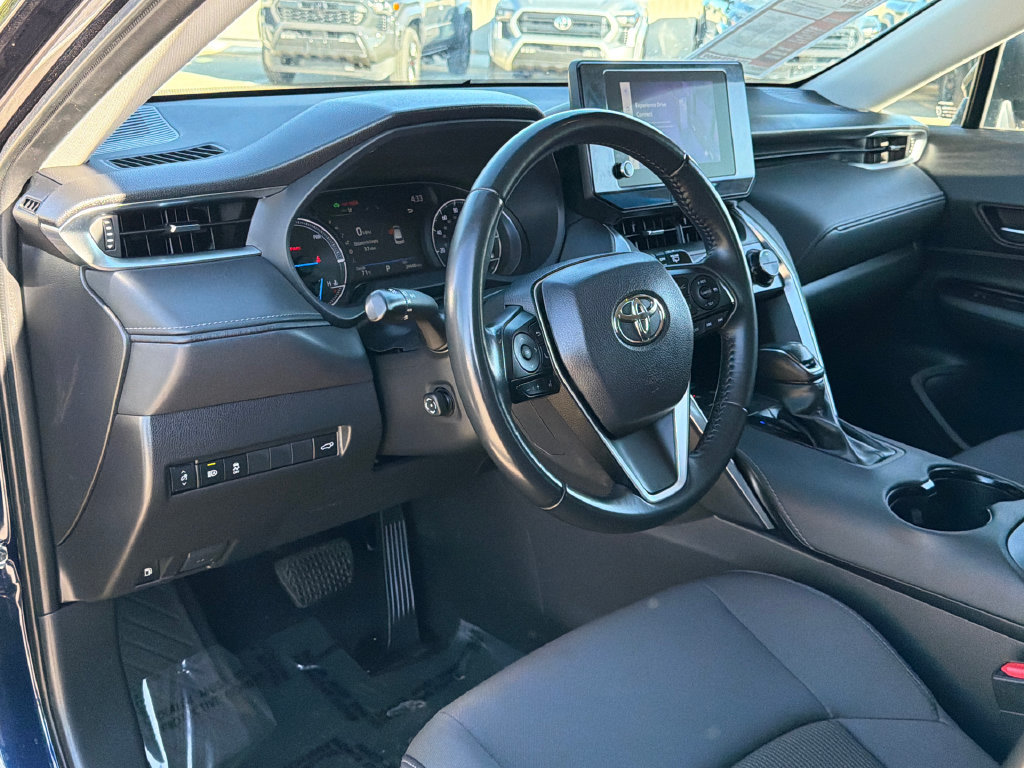 Used 2023 Toyota Venza LE AWD/4WD image 19
