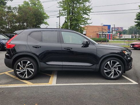 Certified 2022 Volvo XC40 T5 R-Design w/ Advanced Package AWD/4WD image 7