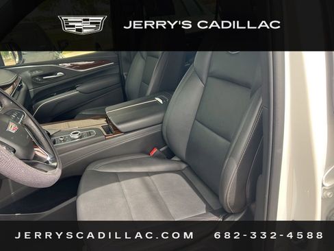 Used 2022 Cadillac Escalade ESV Luxury image 9