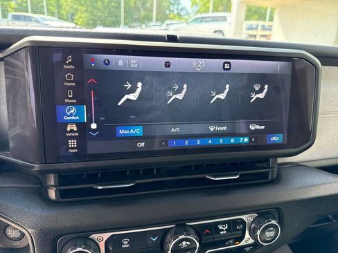 Used 2025 Jeep Gladiator Sport AWD/4WD image 19