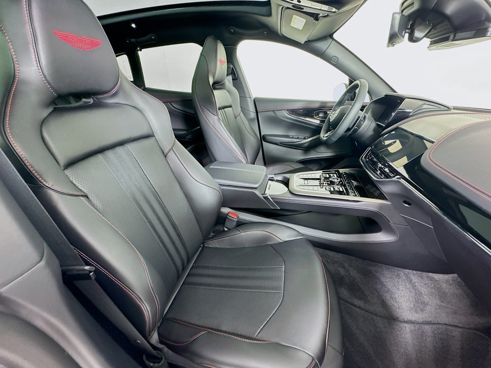 Used 2026 Aston Martin DBX 707 AWD/4WD image 28