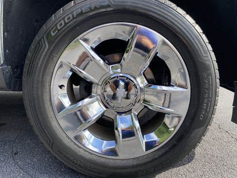 Used 2018 Chevrolet Silverado 1500 LTZ Z71 w/ LTZ Plus Package AWD/4WD image 13