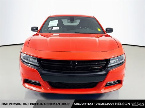 Used 2018 Dodge Charger SXT Plus w/ Blacktop Package image 2