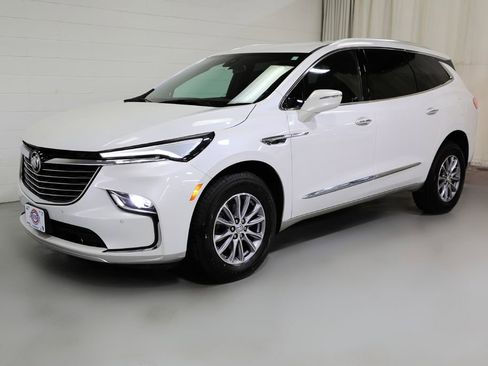 Certified 2023 Buick Enclave Essence w/ Trailering Package, 5000 lbs. AWD/4WD image 18