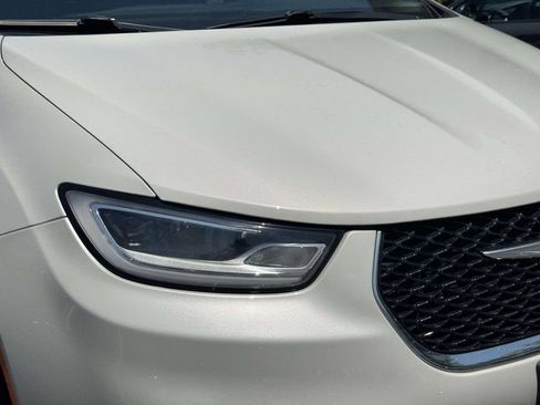 Used 2021 Chrysler Pacifica Touring-L FWD image 9