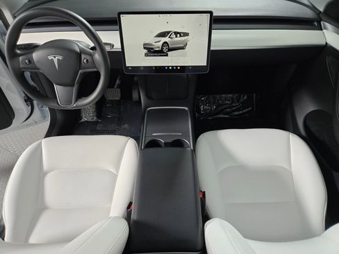Used 2022 Tesla Model Y Long Range image 4
