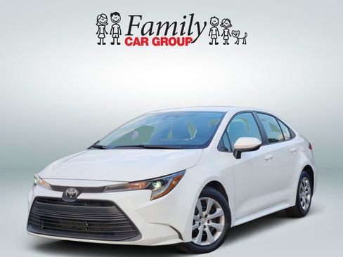 Used 2025 Toyota Corolla LE FWD image 1