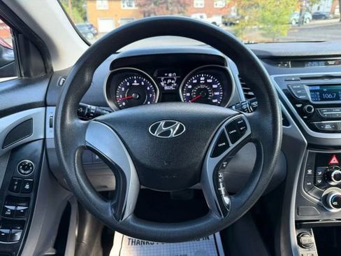 Used 2015 Hyundai Elantra SE image 16