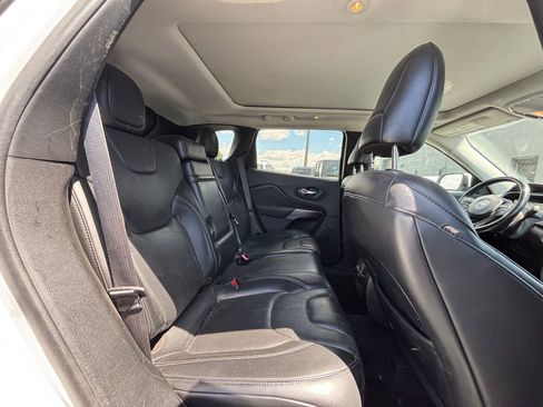 Used 2019 Jeep Cherokee Limited AWD/4WD image 16