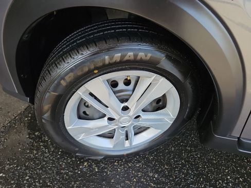 Used 2024 Nissan Kicks S FWD image 29