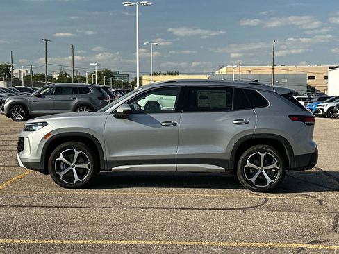 New 2025 Volkswagen Tiguan SE image 2