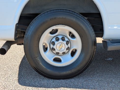Used 2023 Chevrolet Express 3500 LS image 9