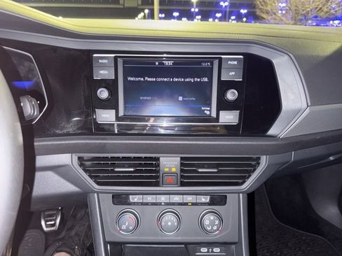 Used 2024 Volkswagen Jetta Sport image 31