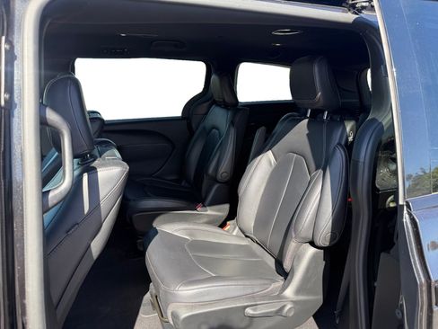 Used 2022 Chrysler Pacifica Touring-L w/ Uconnect Theater Family Group FWD image 16