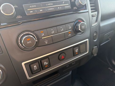 Used 2022 Nissan Titan S image 29