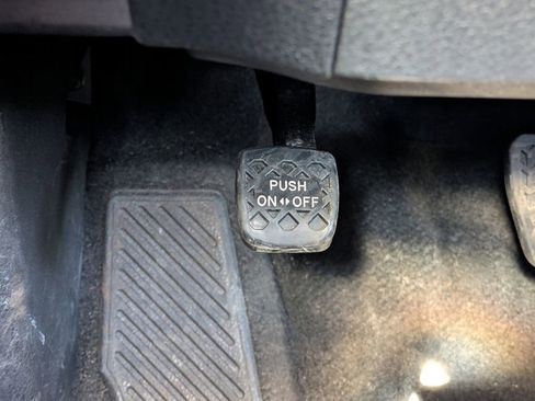 Used 2024 Toyota Camry SE image 30