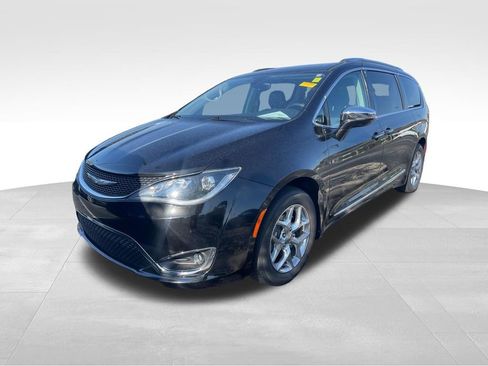Used 2017 Chrysler Pacifica Limited FWD image 1