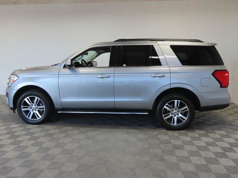 Used 2023 Ford Expedition XLT RWD image 5