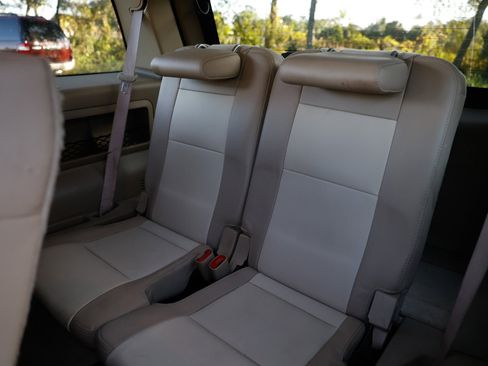 Used 2010 Ford Explorer XLT image 25