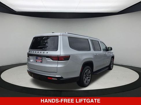 Used 2024 Jeep Wagoneer L Series II RWD image 6