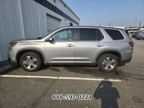 Used 2024 Honda Pilot EX-L image 2