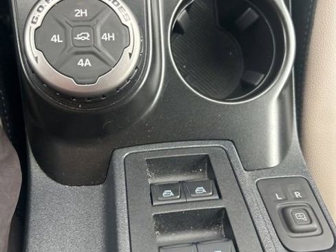 Used 2023 Ford Bronco Wildtrak image 24