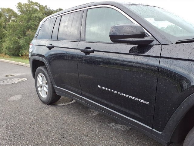 Used 2025 Jeep Grand Cherokee Laredo X AWD/4WD image 5