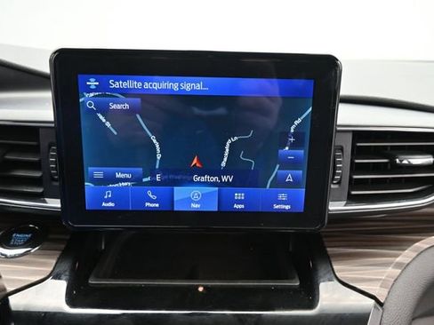 Used 2023 Ford Explorer Limited w/ Equipment Group 301A AWD/4WD image 18