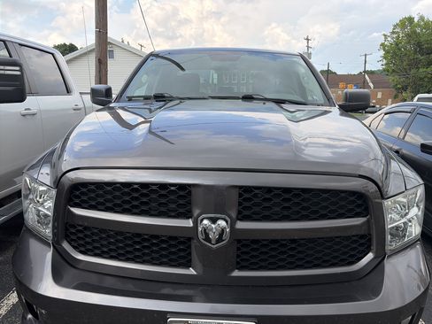 Used 2018 RAM 1500 Express AWD/4WD image 4