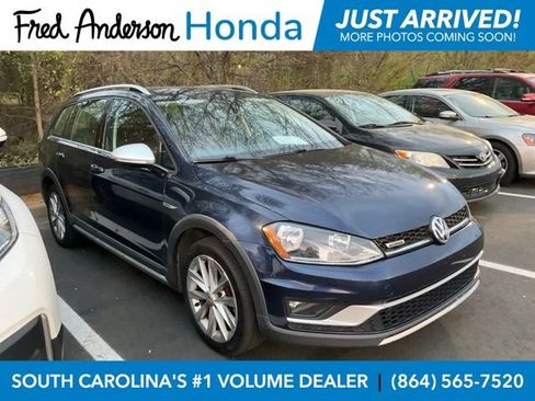 Used 2017 Volkswagen Golf Alltrack image 1