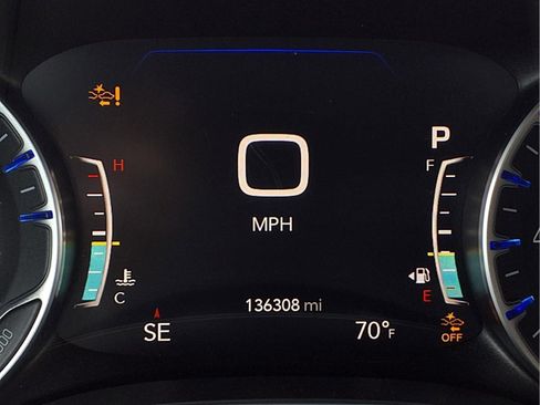 Used 2019 Chrysler Pacifica Limited w/ Tire & Wheel Group FWD image 18
