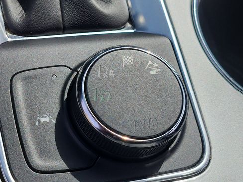 Used 2023 Chevrolet Blazer LT image 24