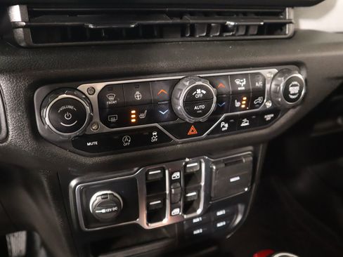 Used 2024 Jeep Wrangler Sport S image 7