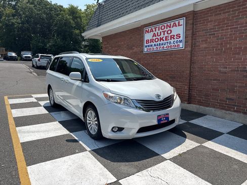 Used 2016 Toyota Sienna XLE FWD image 1