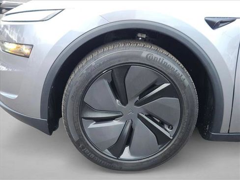 Used 2026 Tesla Model Y Long Range image 25