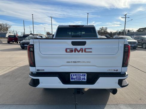 Used 2024 GMC Sierra 2500 AT4 w/ AT4 Premium Plus Package AWD/4WD image 5