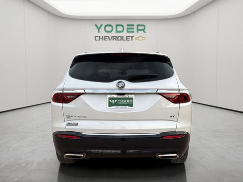 Used 2022 Buick Enclave Essence w/ Sport Touring Edition image 8