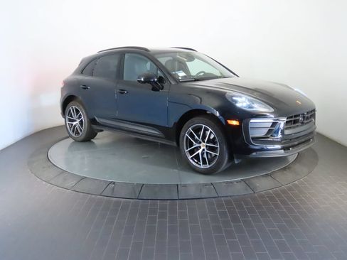 Certified 2026 Porsche Macan AWD/4WD image 9