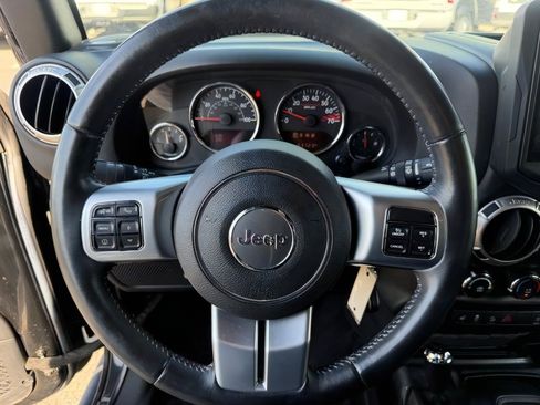 Used 2016 Jeep Wrangler Unlimited Rubicon AWD/4WD image 16