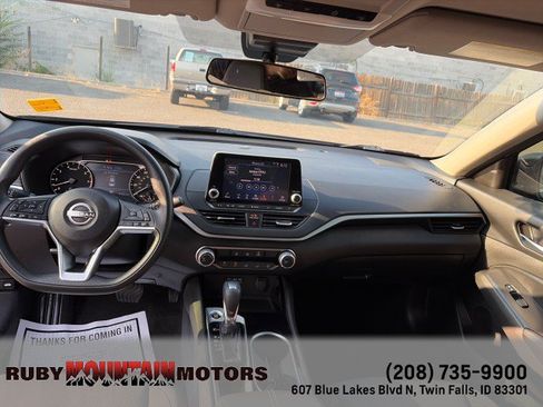 Used 2024 Nissan Altima 2.5 SV FWD image 11