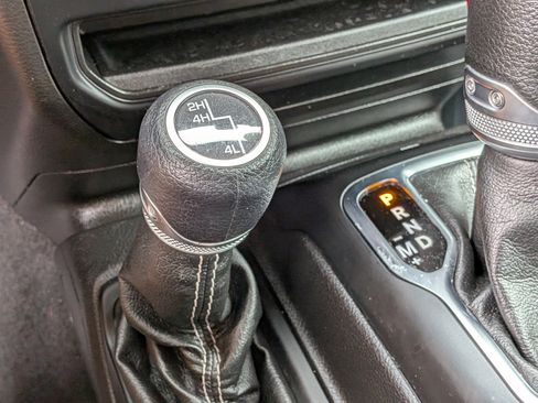 Used 2022 Jeep Gladiator Overland w/ Cold Weather Group AWD/4WD image 31