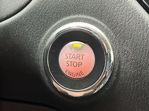 Used 2020 Nissan Pathfinder SV AWD/4WD image 20