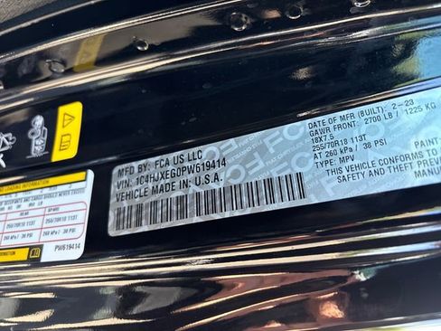 Used 2023 Jeep Wrangler Unlimited Sahara AWD/4WD image 9