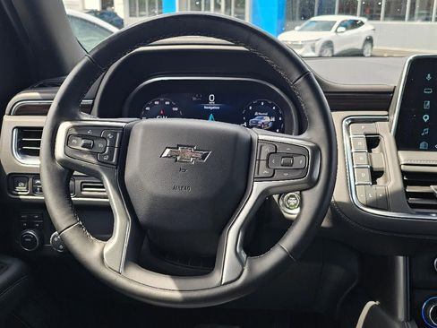 Used 2023 Chevrolet Suburban Z71 w/ Luxury Package AWD/4WD image 14