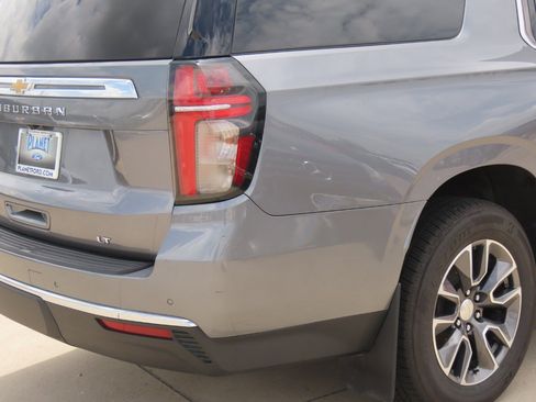 Used 2021 Chevrolet Suburban LT w/ LT Signature Package AWD/4WD image 12
